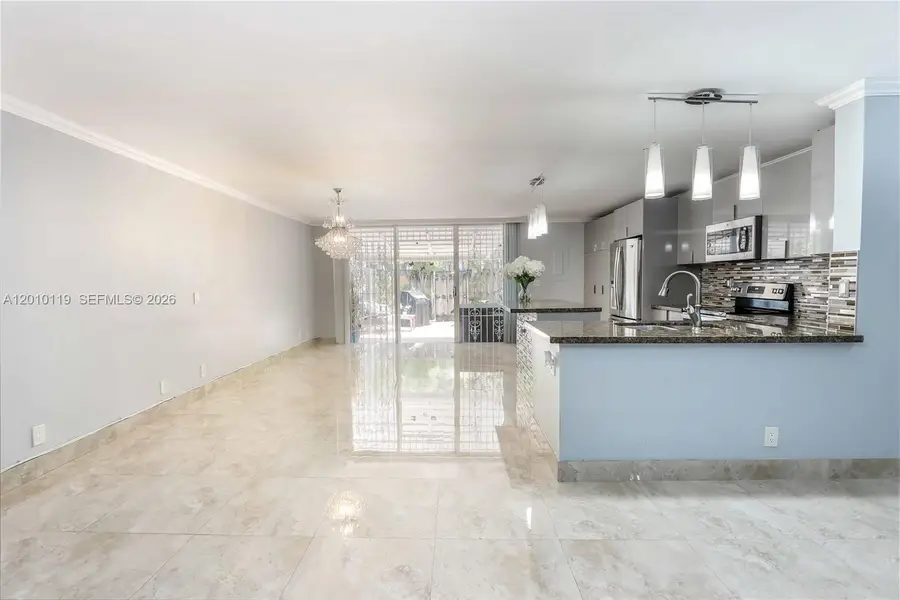 928 NE 27th Ave, Hallandale Beach, FL 33009 - #2