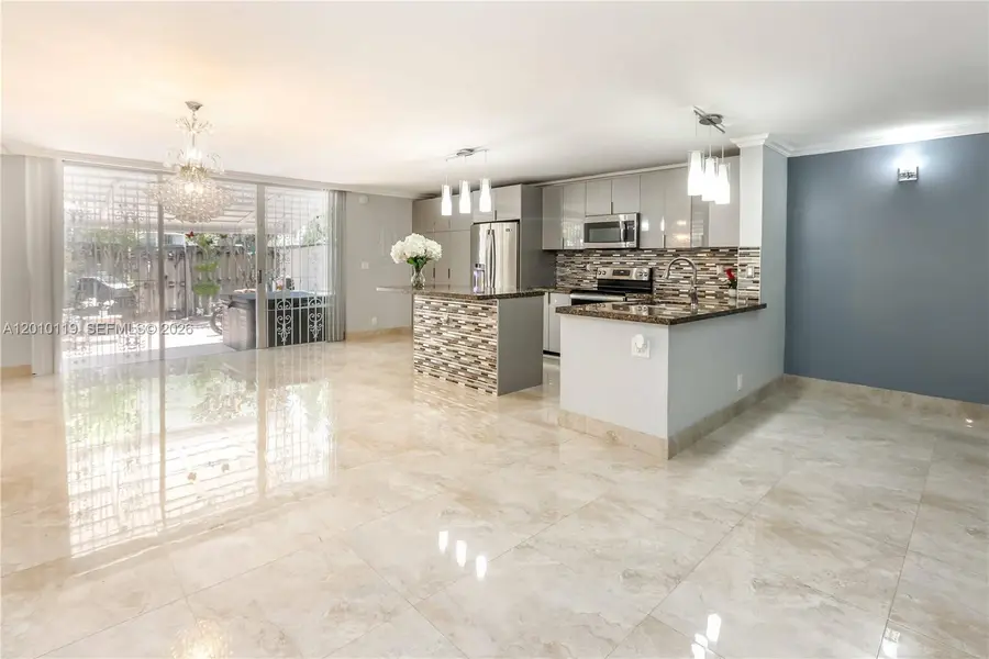 928 NE 27th Ave, Hallandale Beach, FL 33009 - #3