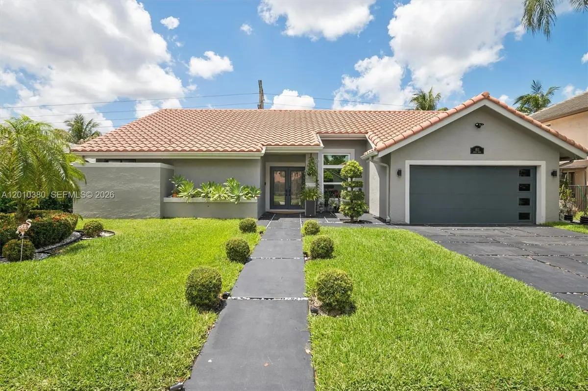811 Amherst Ave, Davie, FL 33325 - #1