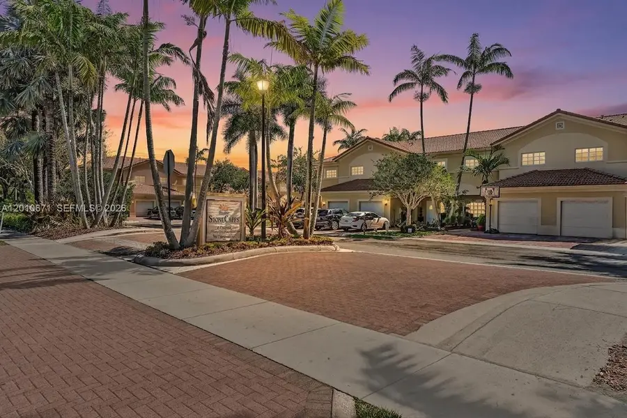 7659 N Stonecreek Cir, Davie, FL 33024 - #2