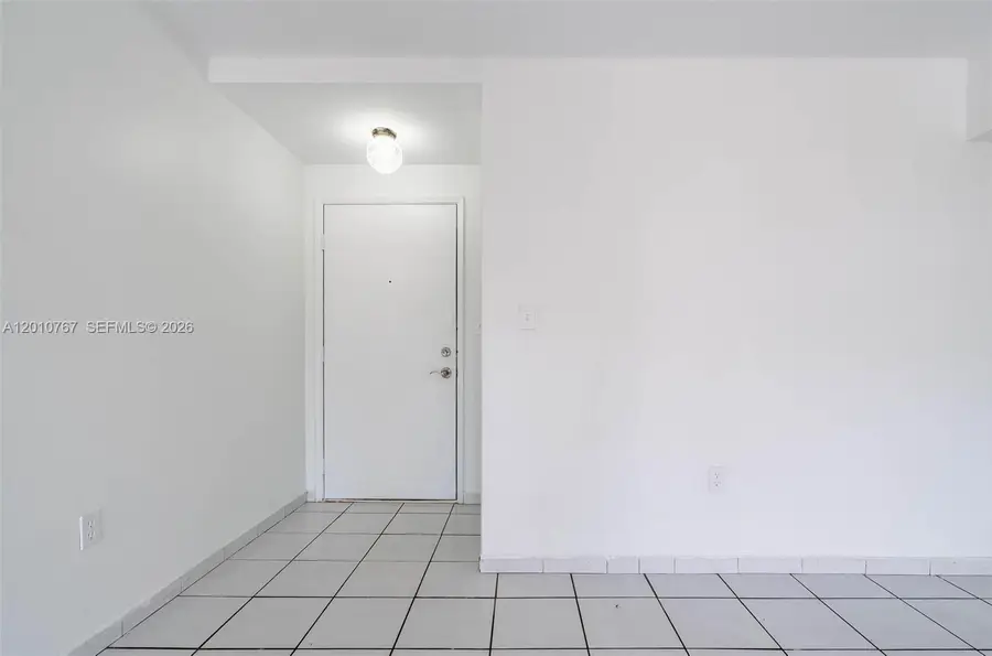 9431 Fontainebleau Blvd #112, Miami, FL 33172 - #3