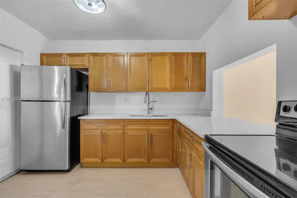 18900 NE 3rd Ct #520, Miami, FL 33179