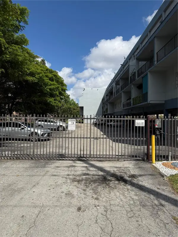 399 NW 72nd Ave #209, Miami, FL 33126