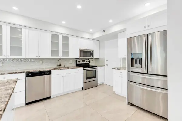 300 Diplomat Pkwy #204, Hallandale Beach, FL 33009