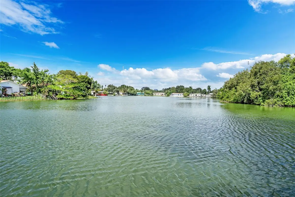 1020 SW 8th St, Hallandale Beach, FL 33009 - #1