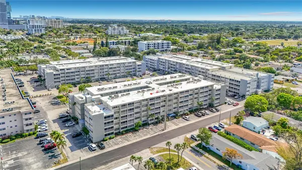 330 SE 2nd St #305E, Hallandale Beach, FL 33009