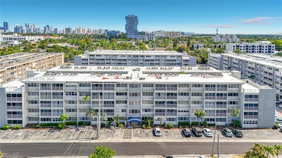 330 SE 2nd St #305E, Hallandale Beach, FL 33009 - #2