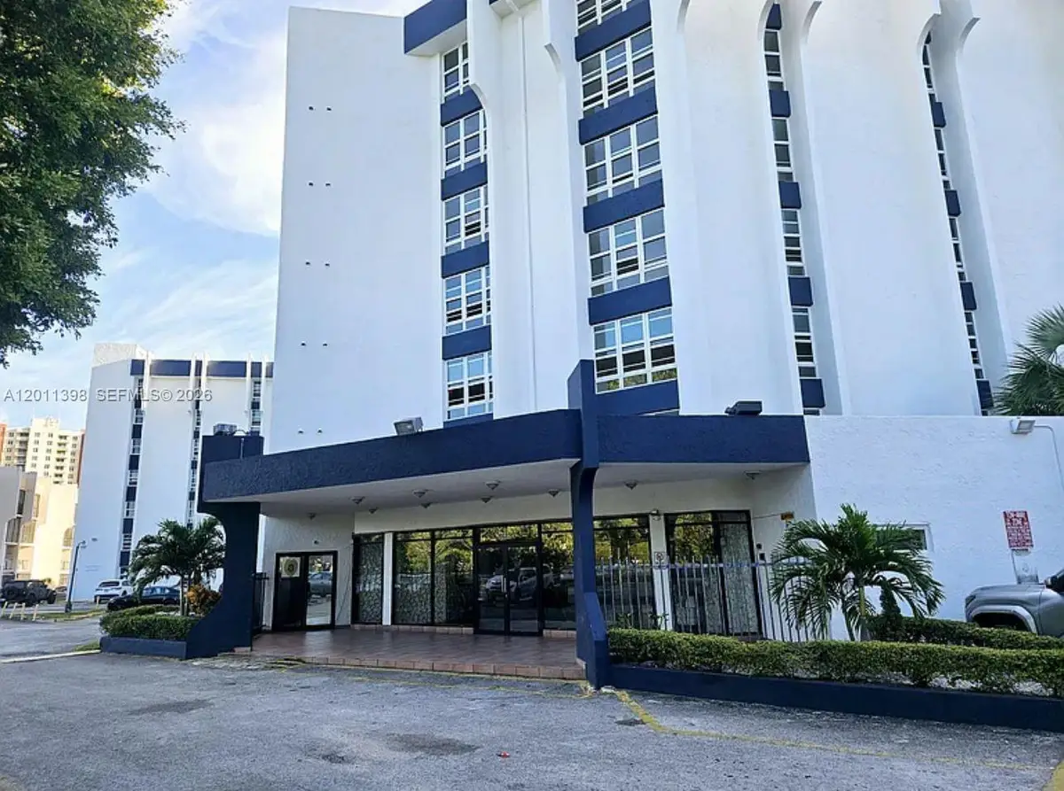 9682 Fontainebleau Blvd #207, Miami, FL 33172 - #1