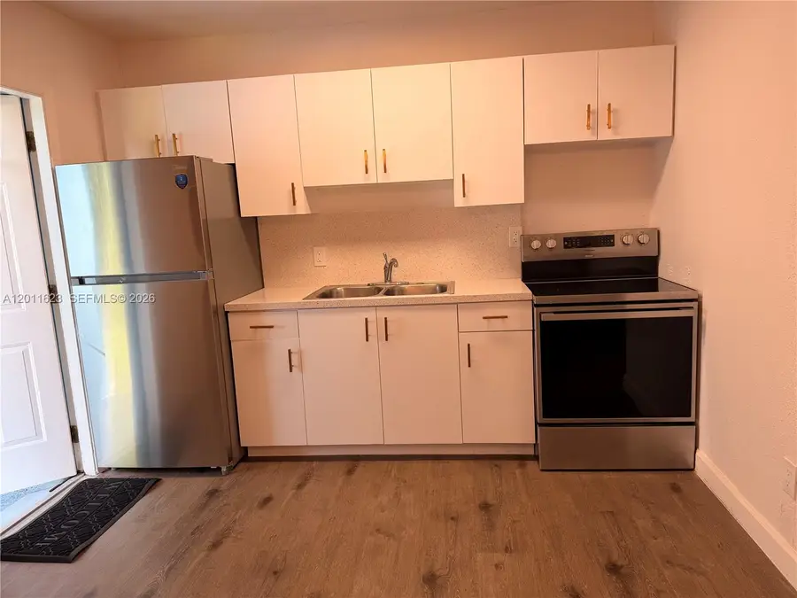 3021 NW 17th St, Fort Lauderdale, FL 33311 - #3