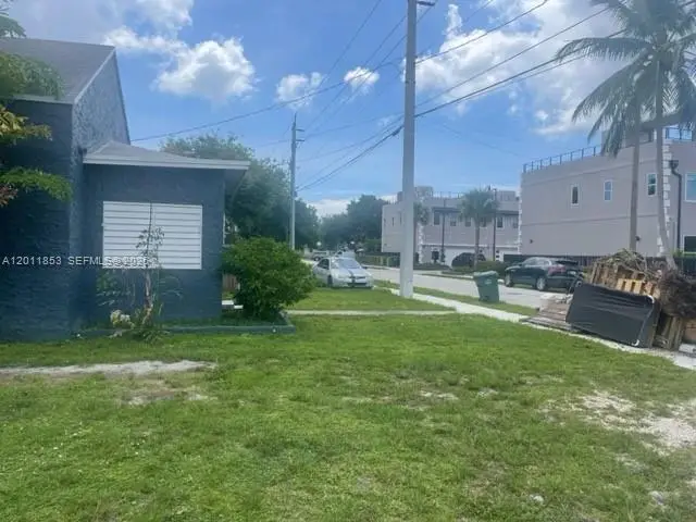 1041 NE 35th St, Oakland Park, FL 33334 - #2