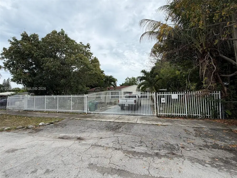 596 NW 109th St, Miami, FL 33168 - #2