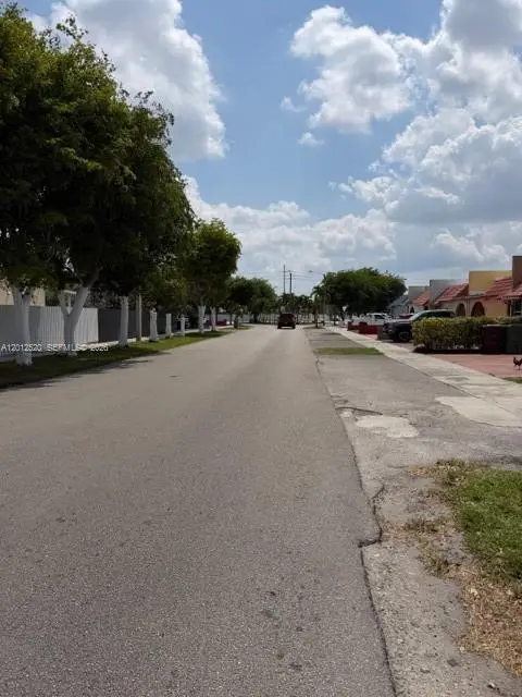 1656 W 57th Ter, Hialeah, FL 33012