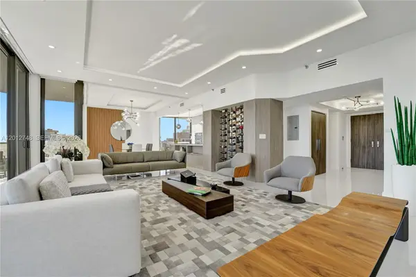 20281 E Country Club Dr #PH14, Aventura, FL 33180