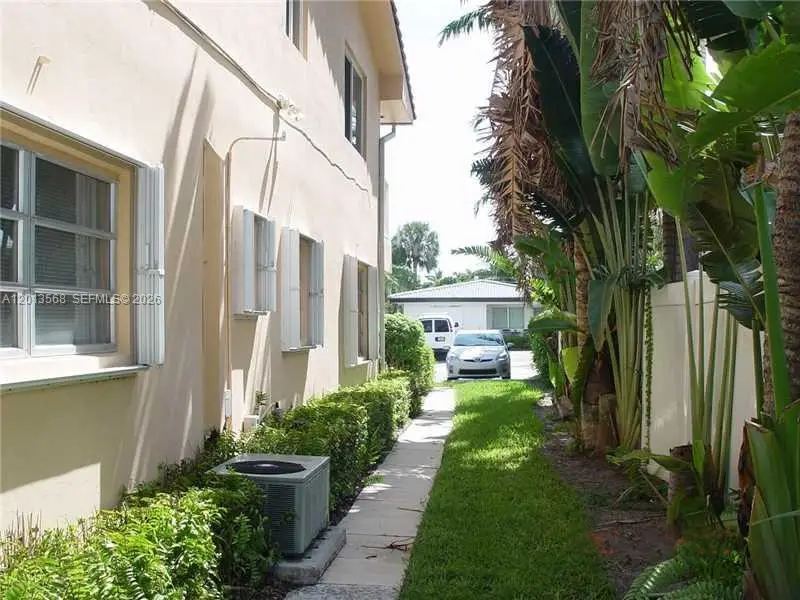 2665 Middle River Dr #1, Fort Lauderdale, FL 33306 - #3