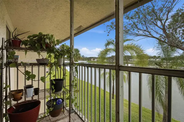 5501 Lakeside Dr #204, Margate, FL 33063