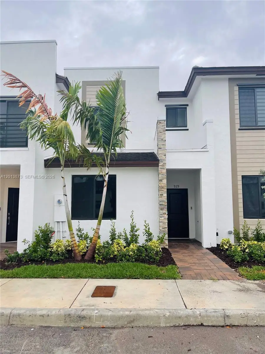 929 NE 211th St, Miami, FL 33179 - #1