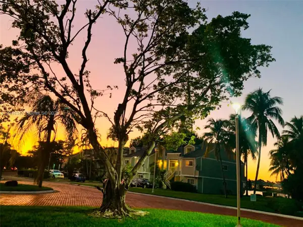 3469 NW 44th St #204, Oakland Park, FL 33309