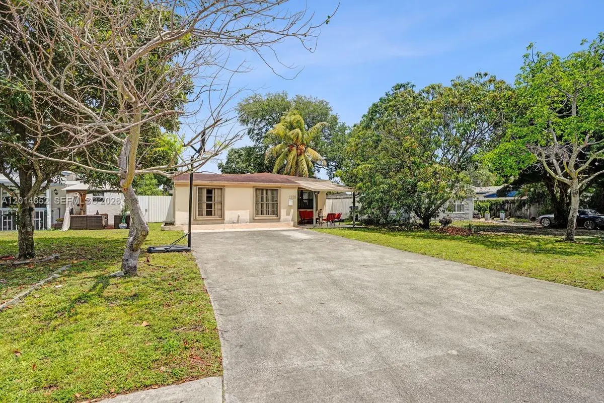 1379 NE 177th St, North Miami Beach, FL 33162 - #1