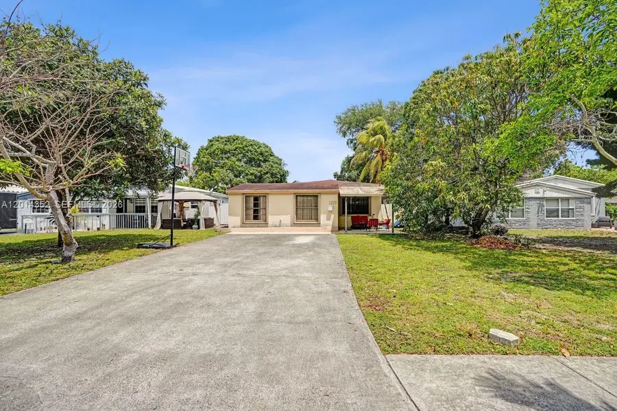 1379 NE 177th St, North Miami Beach, FL 33162 - #2