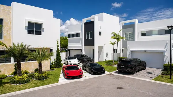 10381 NW 67th Ter, Doral, FL 33178