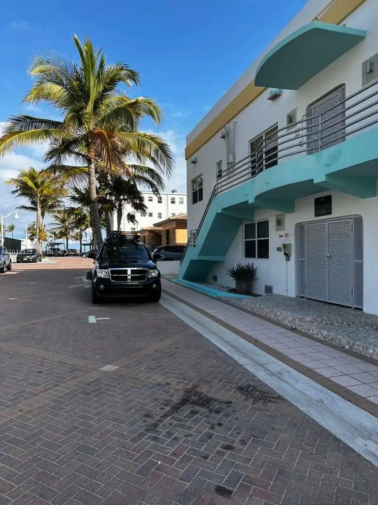 326 Wilson St #106, Hollywood, FL 33019 - #1