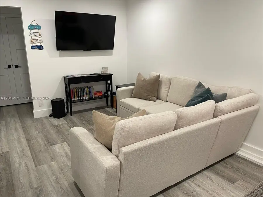 326 Wilson St #106, Hollywood, FL 33019 - #3