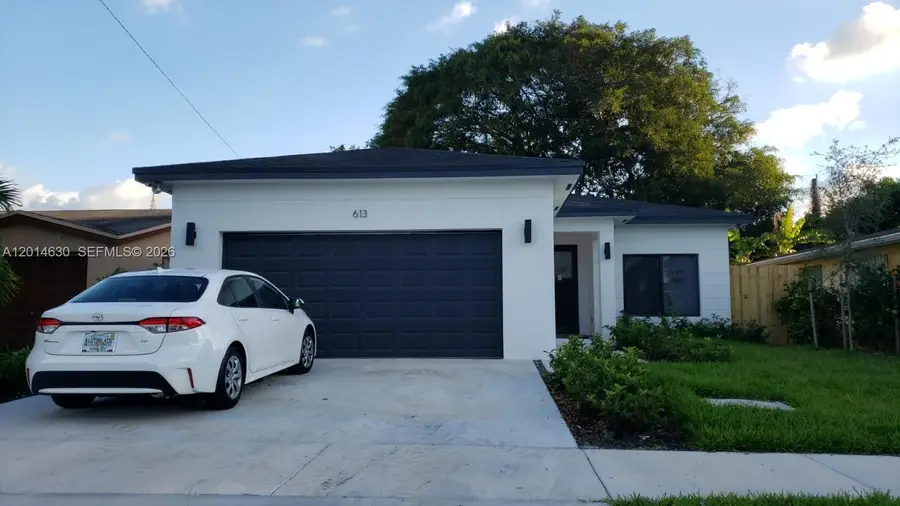 613 NW 10th St, Hallandale Beach, FL 33009 - #2