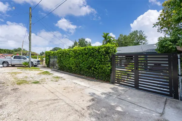 2222 NW 105th St, Miami, FL 33147