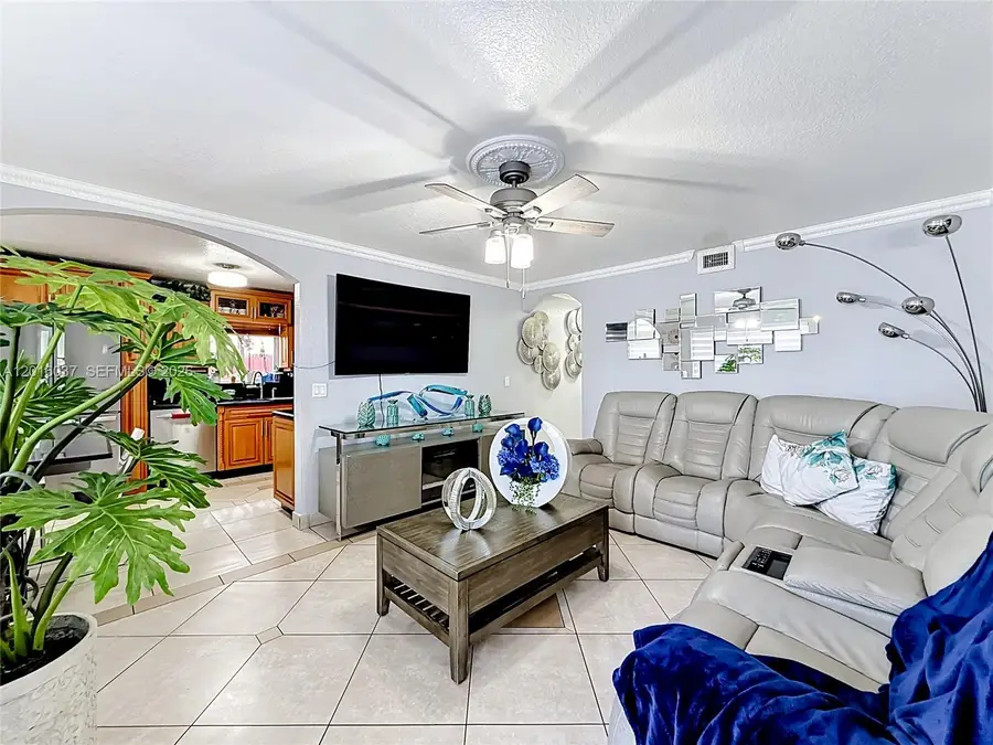 1652 W 42nd Pl #2, Hialeah, FL 33012 - #3