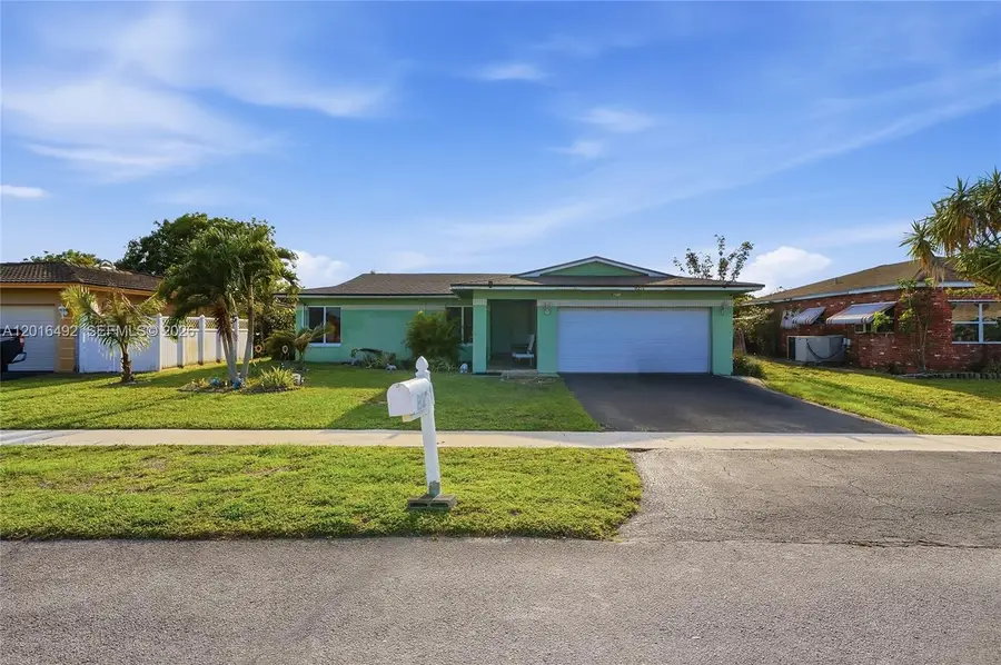 8271 NW 68th Ter, Tamarac, FL 33321 - #2