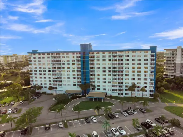 4001 Hillcrest Dr #812, Hollywood, FL 33021
