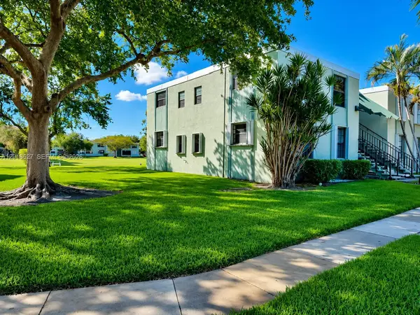 7396 NW 18th St #101, Margate, FL 33063