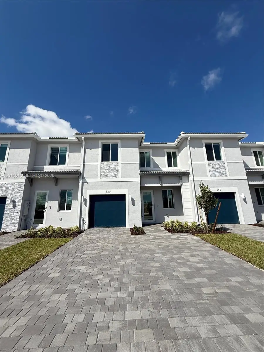 663 SE 13th St Cir, Homestead, FL 33034 - #1