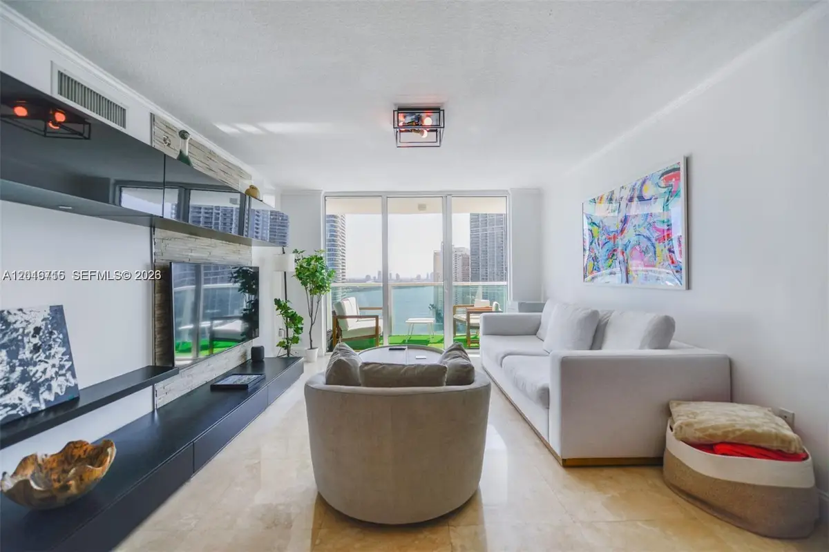 31 SE 5th St #3002, Miami, FL 33131 - #1