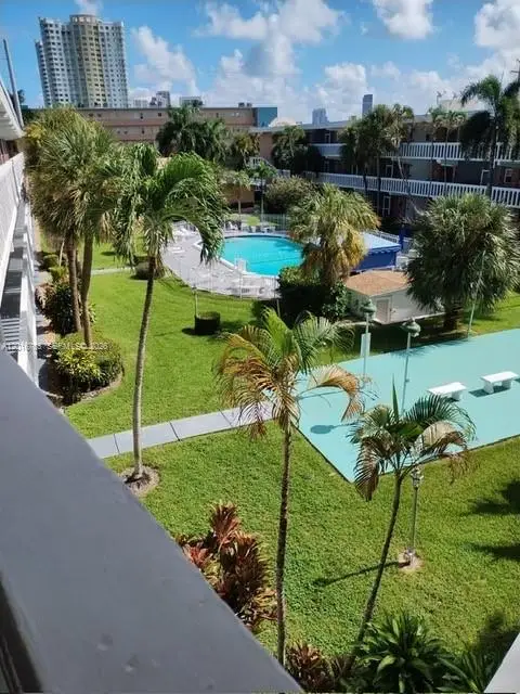 201 NE 14th Ave #10C, Hallandale Beach, FL 33009
