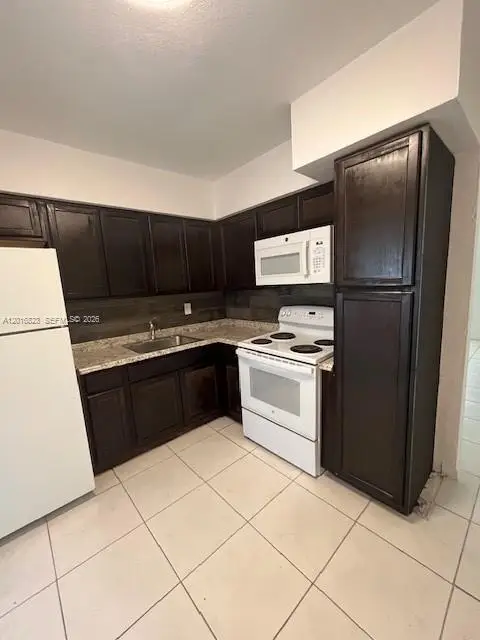 901 SW 4th Ter, Hallandale Beach, FL 33009 - #3