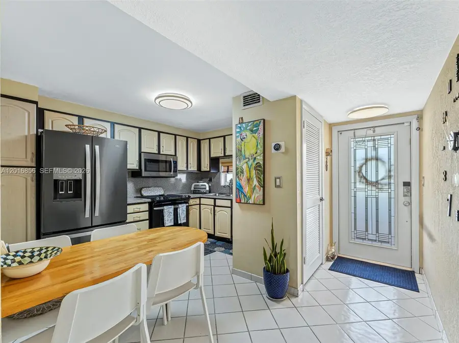 9820 S Hollybrook Lake Dr #208, Pembroke Pines, FL 33025 - #3