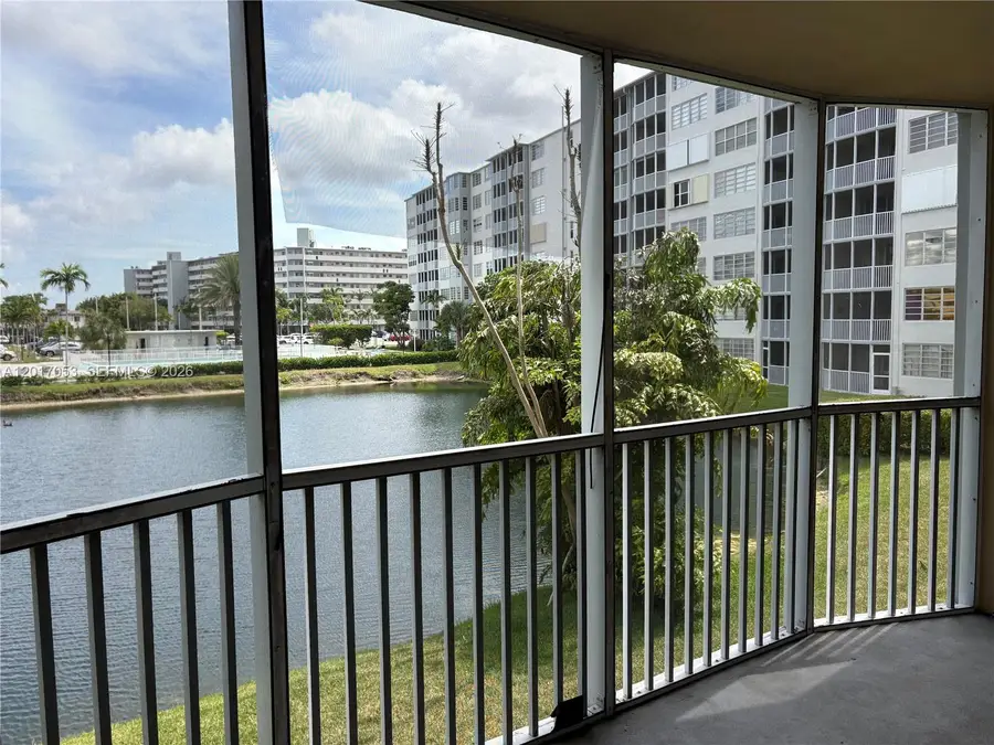 1770 NE 191st St #203-1, Miami, FL 33179 - #3