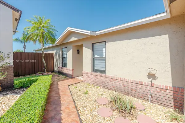 8340 NW 193rd Ln, Hialeah, FL 33015