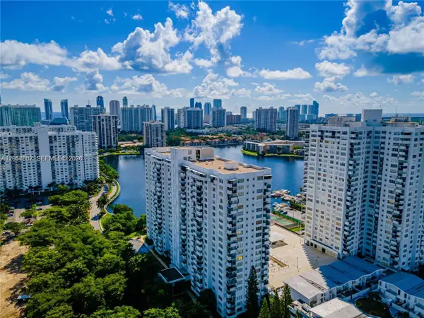 2780 NE 183rd St #1007, Aventura, FL 33160