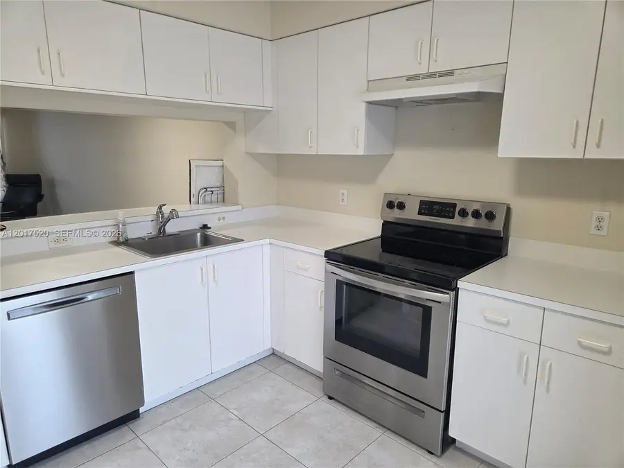 47 Simonton Cir, Weston, FL 33326 - #2
