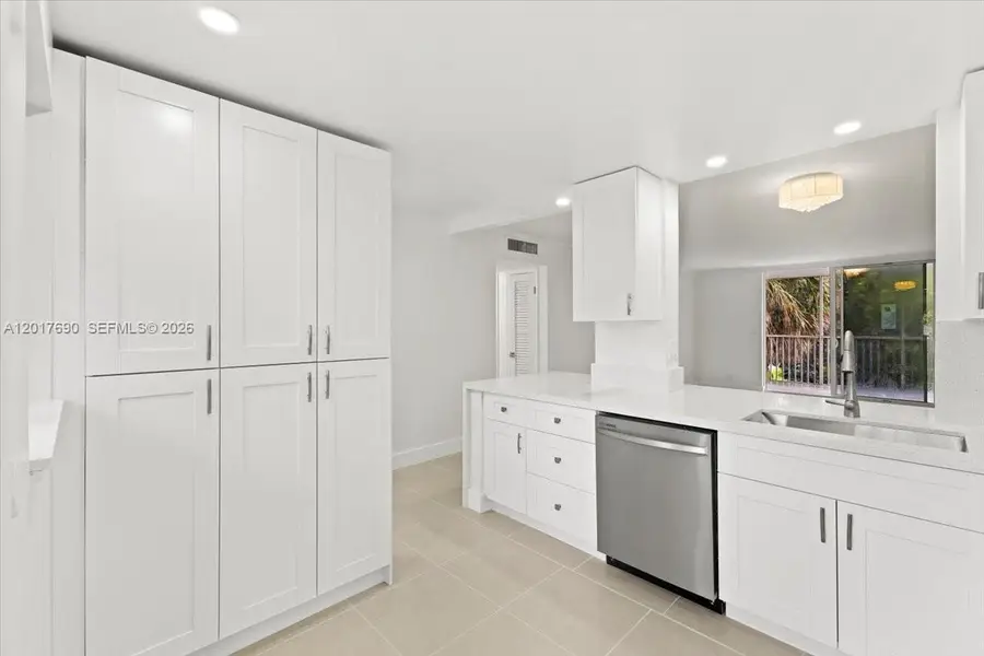 319 NE 14th Ave #201, Hallandale Beach, FL 33009 - #2