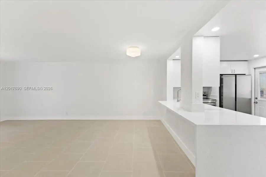 319 NE 14th Ave #201, Hallandale Beach, FL 33009 - #3