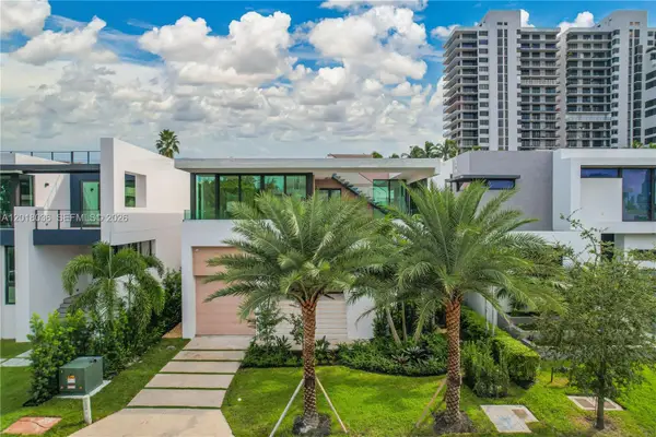 1092 N Venetian Dr, Miami, FL 33139
