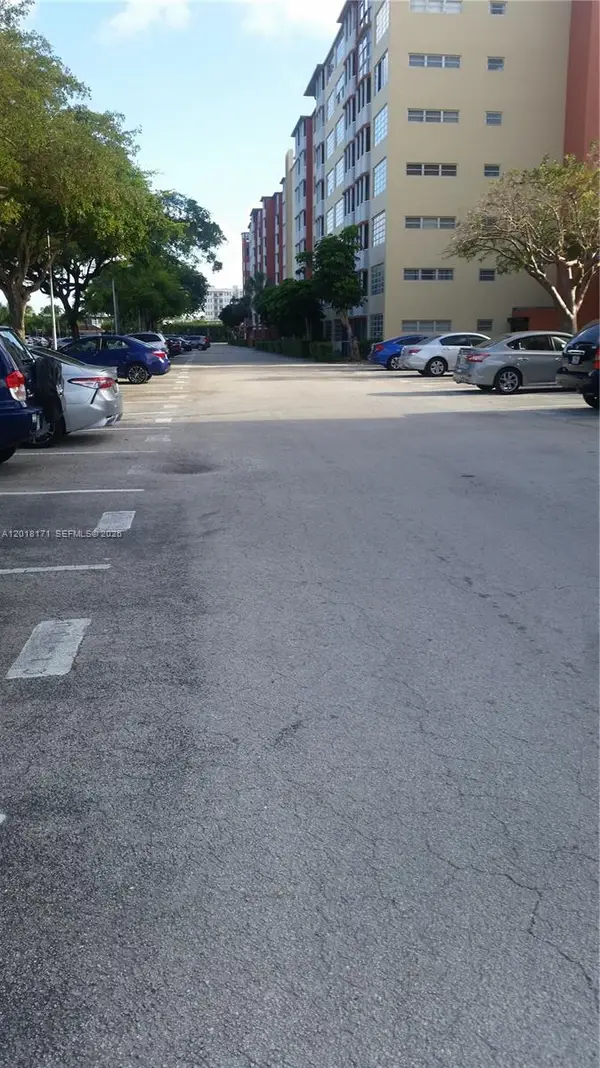 Address Withheld By Seller, Miami, FL 33179