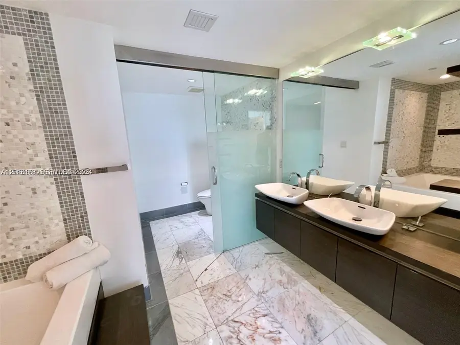 200 Biscayne Boulevard Way #3110, Miami, FL 33131 - #3