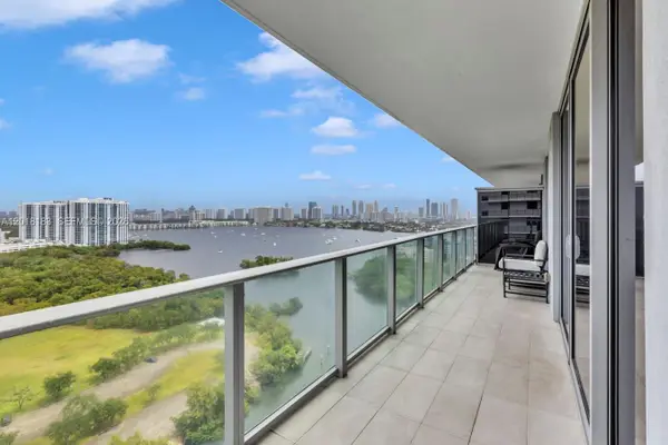 16385 Biscayne Blvd #2101, North Miami Beach, FL 33160