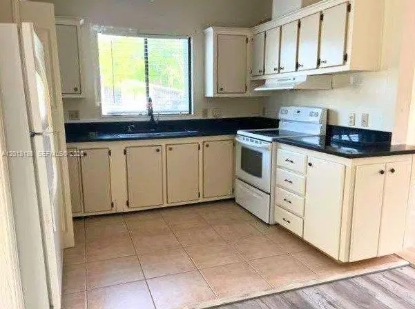 8208 W Bitterbush Ln, Port Saint Lucie, FL 34952 - #2