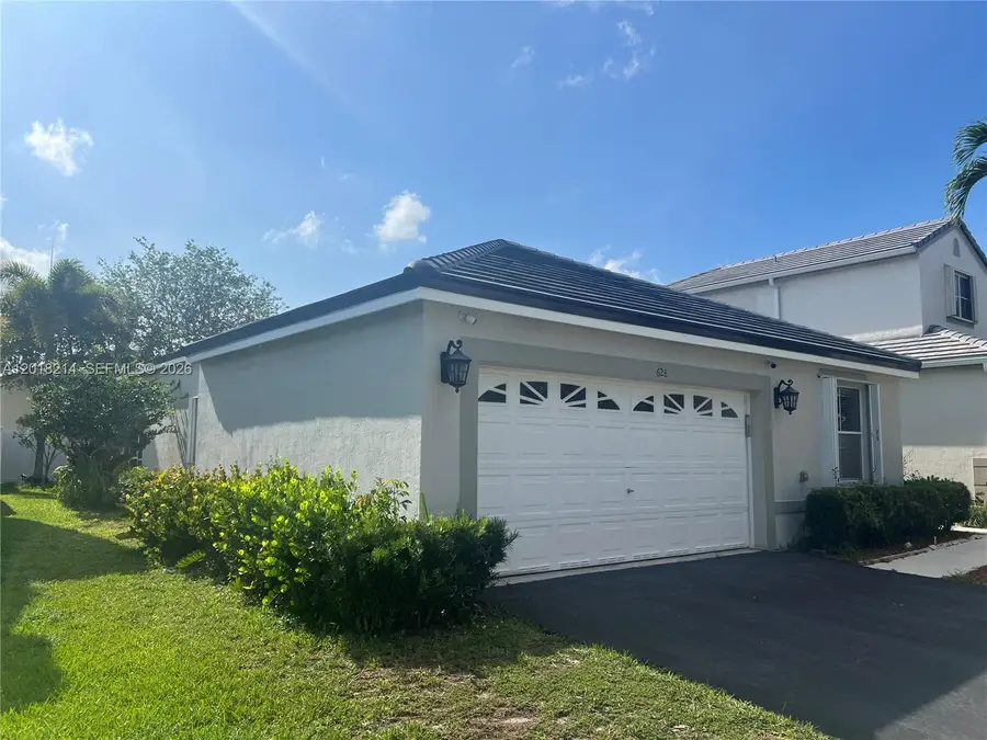 628 Stanton Dr, Weston, FL 33326 - #2