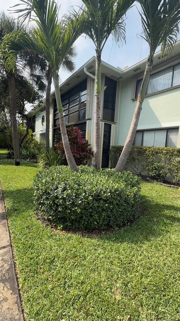 761 NE 199th St #102, Miami, FL 33179